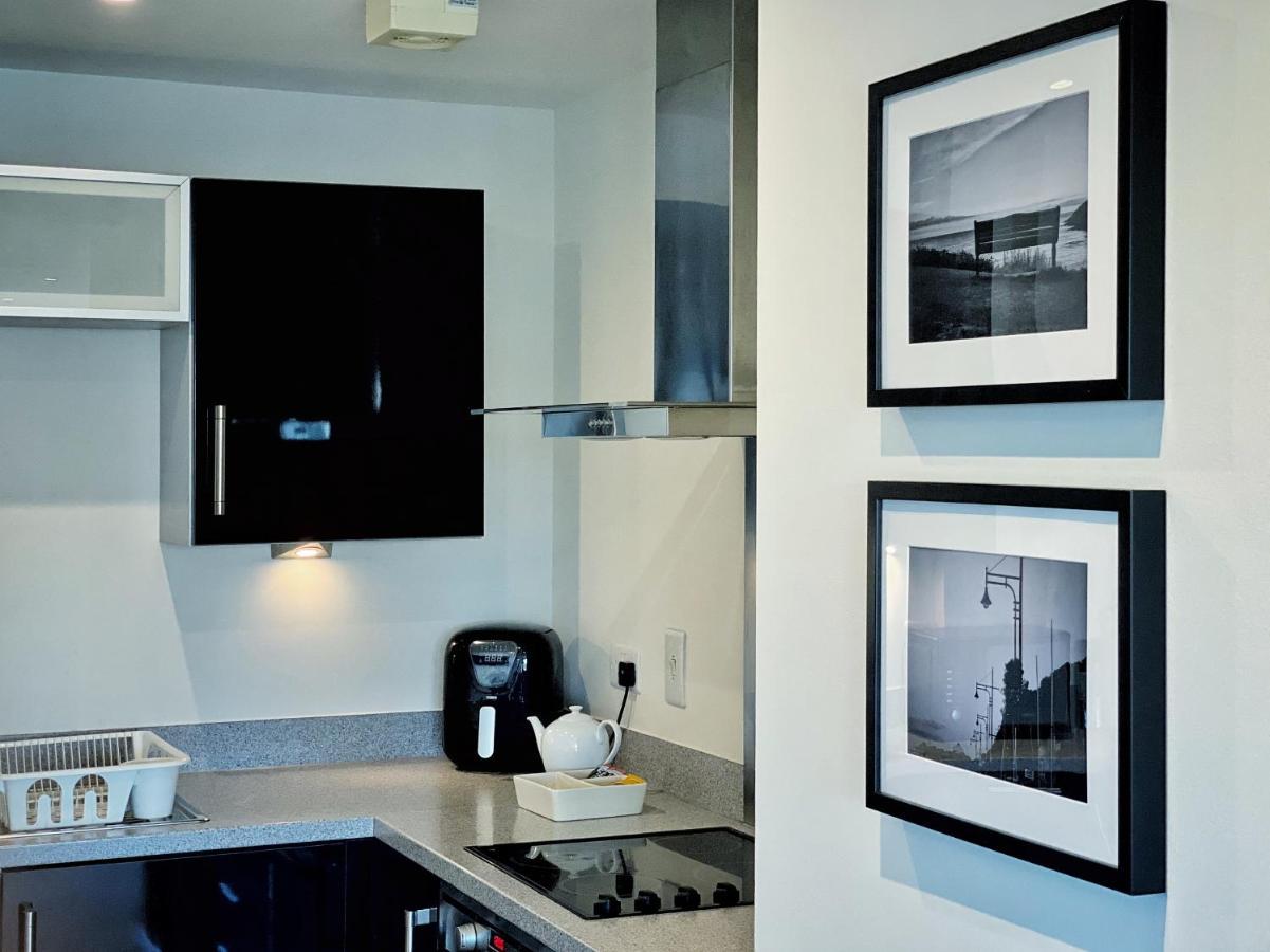 Artistic And Luxurious Apt With Sea View. Beach Side Суонзи Екстериор снимка