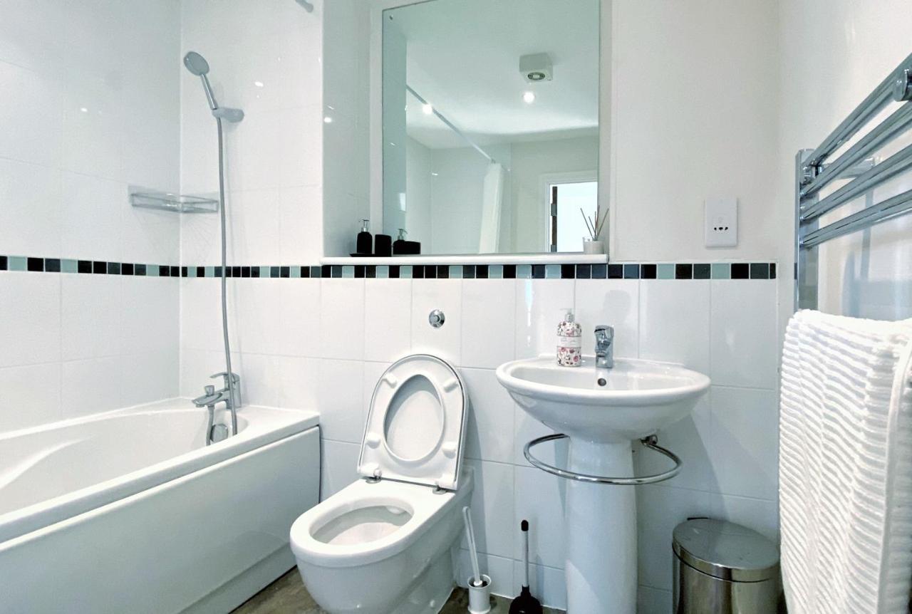 Artistic And Luxurious Apt With Sea View. Beach Side Суонзи Екстериор снимка